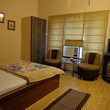 Aashyana Hotel Алвар Екстериор снимка