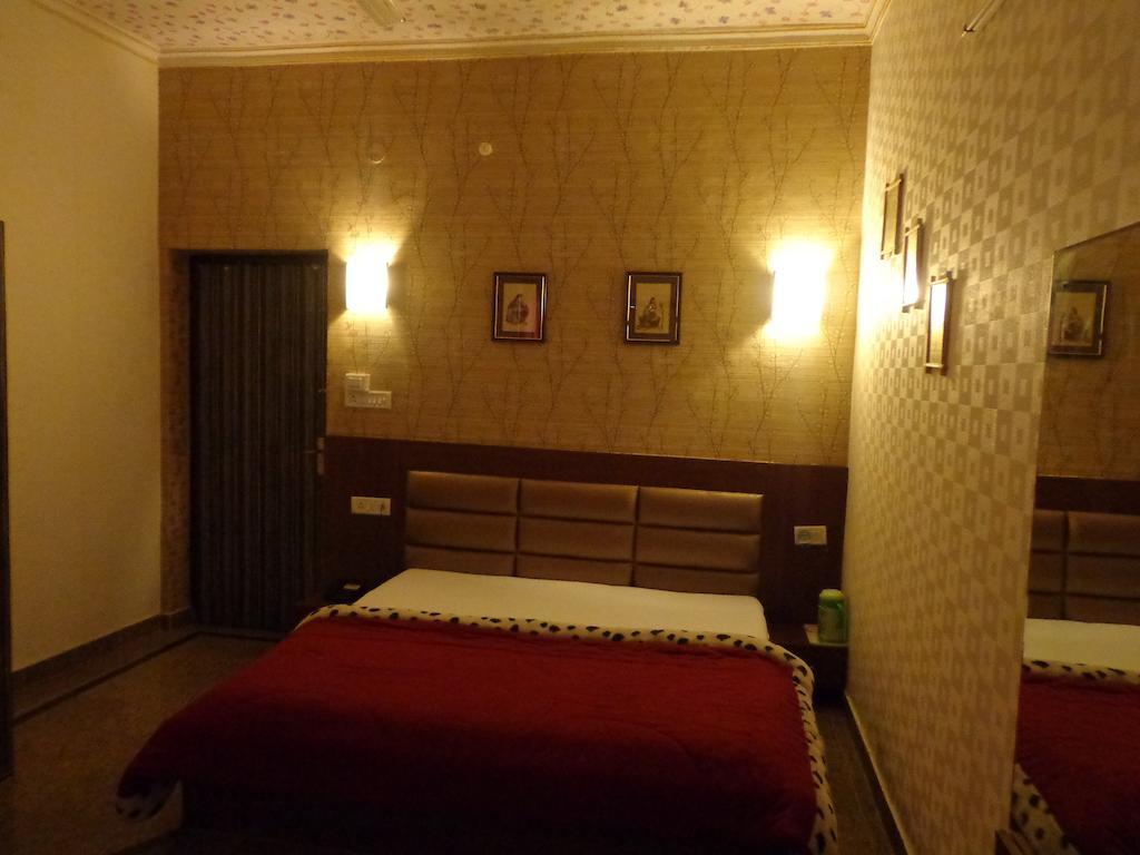 Aashyana Hotel Алвар Екстериор снимка