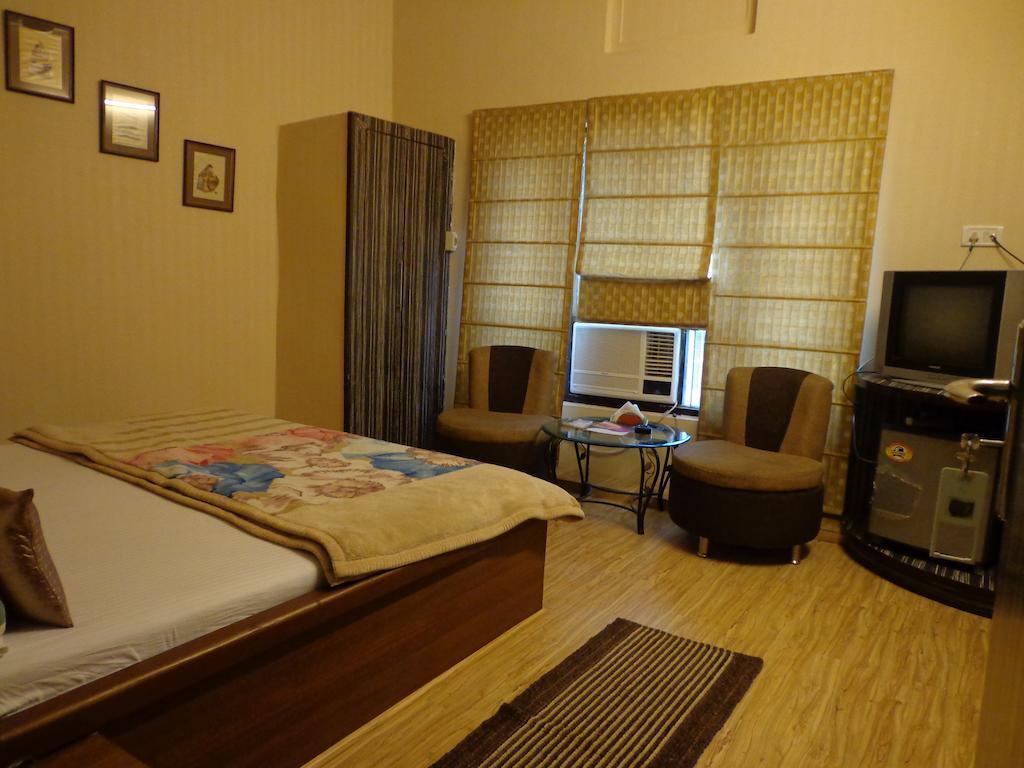 Aashyana Hotel Алвар Екстериор снимка