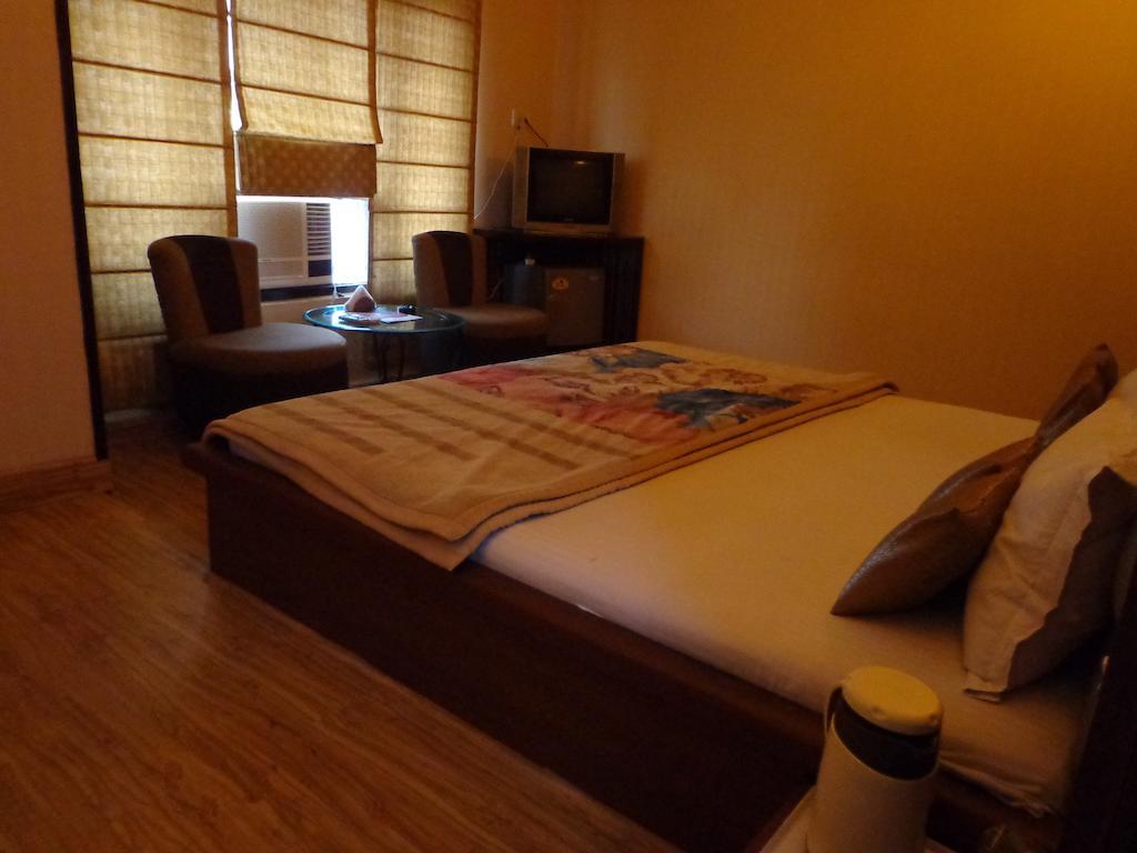Aashyana Hotel Алвар Екстериор снимка